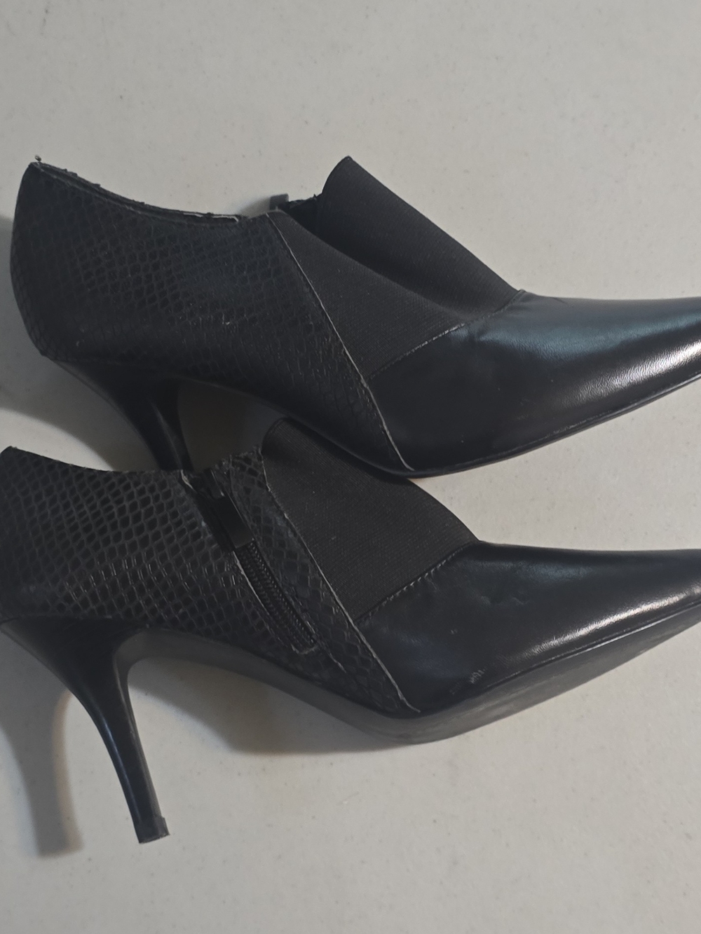Tahari Black Pointed Toe Stiletto Ankle Booties